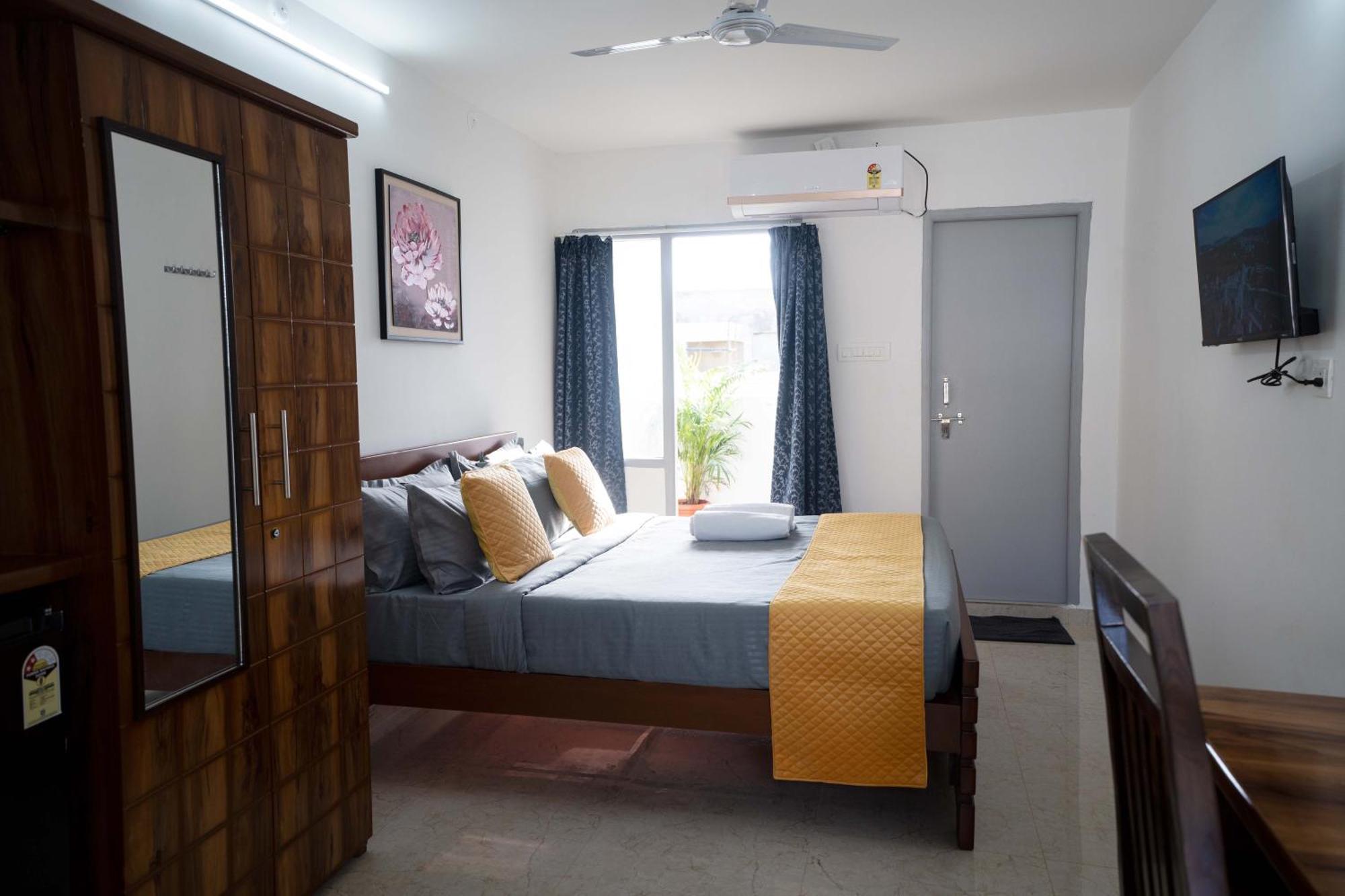Yellow Bells Studios And Suites Gachibowli Exterior photo